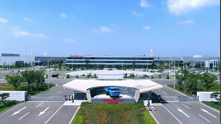 SINOTRUK стал #1 в мире и в России по продажам 
тяжелых грузовиков